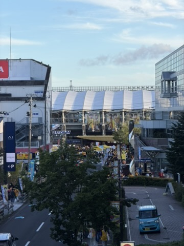 泉中央の街から見たユアテックスタジアム仙台